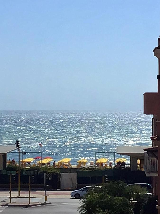 Ostia Bed And Beach Exteriör bild