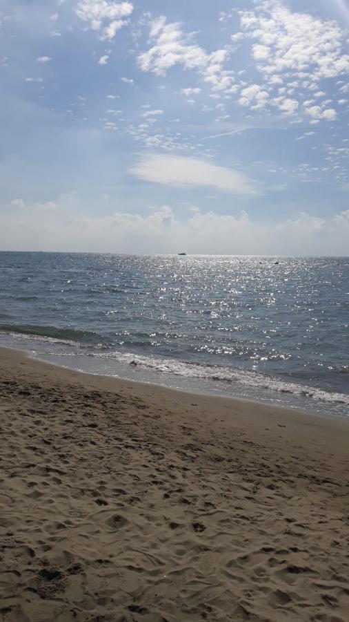 Ostia Bed And Beach Exteriör bild